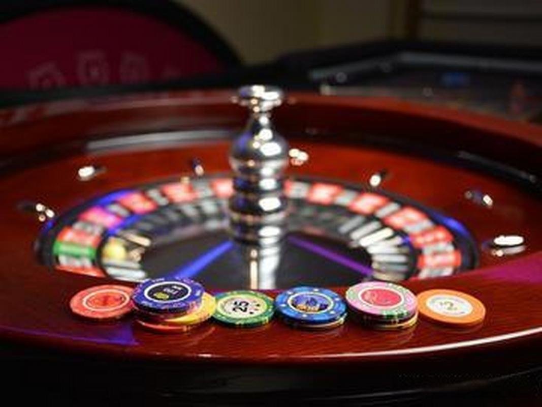 Layar permainan Infinite Blackjack menampilkan meja kartu, area taruhan, dan status pemain dalam waktu nyata